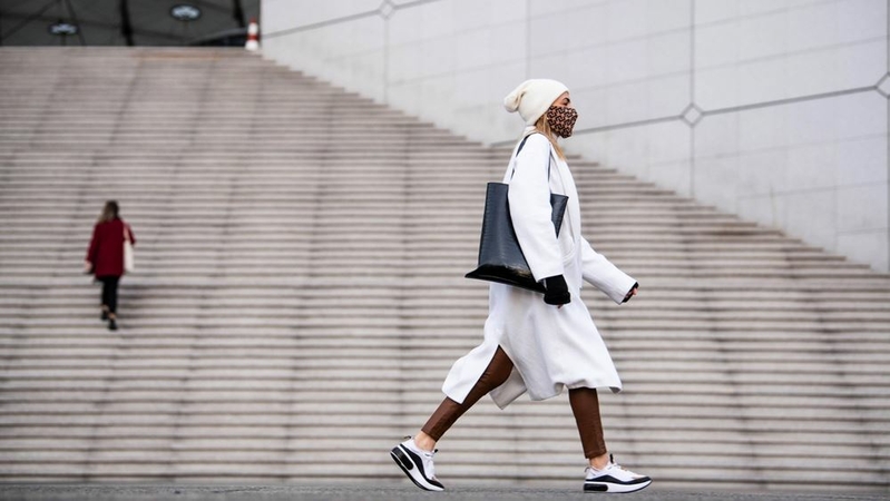A morning commuter wearing a protective face mask passes the steps of the Grande Arche monument in Paris on Jan. 21, 2021. MUST CREDIT: Bloomberg photo by Benjamin Girette.