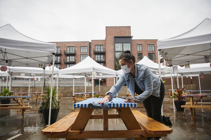 On a rainy day in Portland, Ore., deli manager Talia Light prepares for outdoor seating only on Sept. 23, 2020. MUST CREDIT: photo for The Washington Post by Leah Nash.
Photo by: Leah Nash — For The Washington Post
Location: Portland, United States