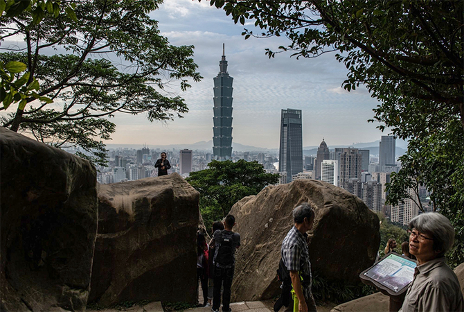 Taiwan's GDP growth outpaces China's for first time in 30 years Taiwan's GDP growth outpaces China's for first time in 30 years