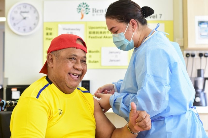 Ren Ci resident Abdul Majid Abdul Salam receiving the vaccine at the nursing home on Jan 20, 2021. PHOTO: REN CI HOSPITAL