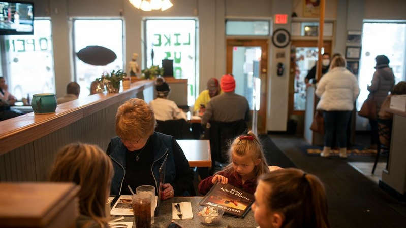 Dozens of restaurants in Michigan defy virus restrictions Dozens of restaurants in Michigan defy virus restrictions