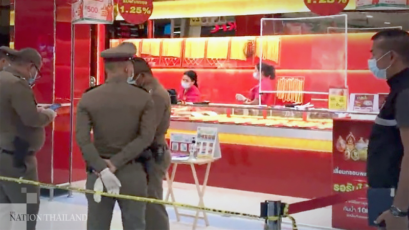 Robber snatches almost Bt1 million in necklaces from Koh Samui gold shop Robber snatches almost Bt1 million in necklaces from Koh Samui gold shop