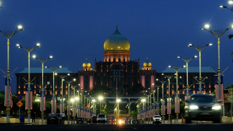 Malaysian flags hang from lamposts near the the office complex of the prime minister in Putrajaya, Malaysia, on Sept. 23, 2020. MUST CREDIT: Bloomberg photo by Samsul Said.