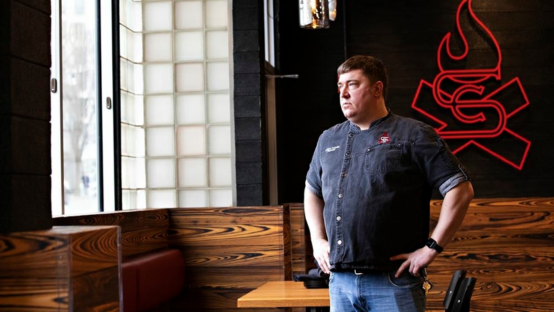 Andrew Darneille, owner and pitmaster at Smokecraft Modern Barbecue in Arlington. MUST CREDIT: photo for The Washington Post by Deb Lindsey.