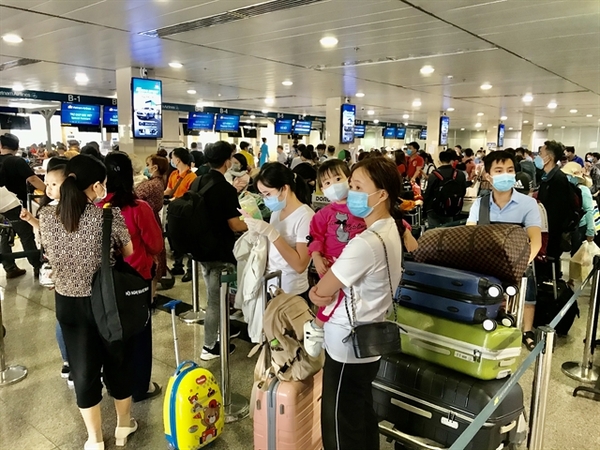 HCM City airport tightens COVID-19 preventive measures following staff infection HCM City airport tightens COVID-19 preventive measures following staff infection