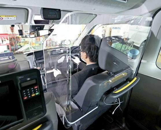 Tokyo taxi operator adopts L-shaped barrier for safety, better rider experience Tokyo taxi operator adopts L-shaped barrier for safety, better rider experience