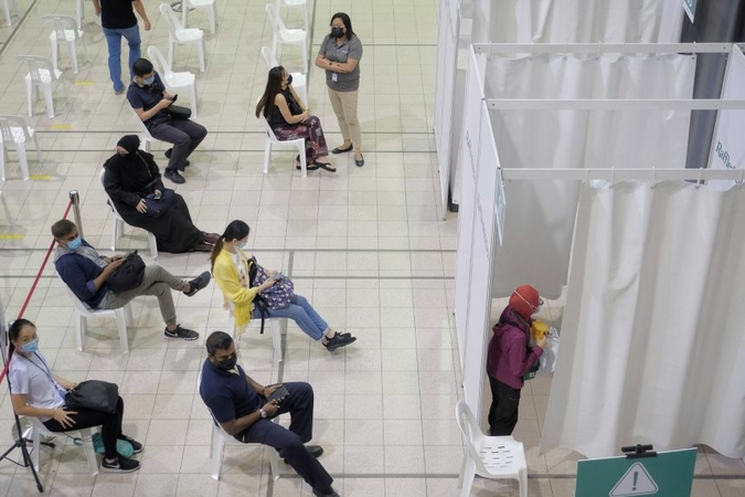 Over 250,000 in Singapore have received first dose of Covid-19 vaccine: PM Lee Over 250,000 in Singapore have received first dose of Covid-19 vaccine: PM Lee