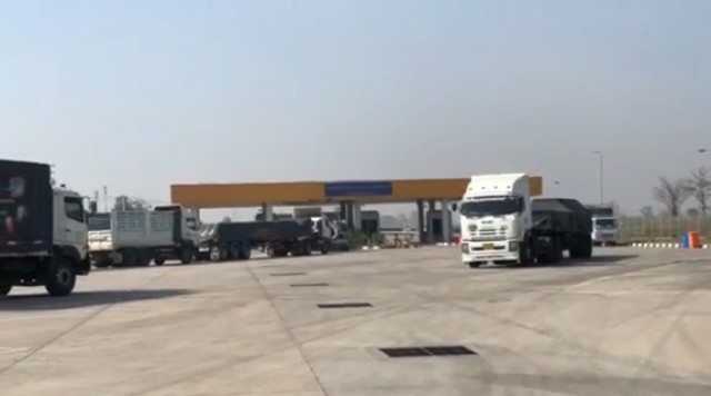 Thai businesses in a tizzy as Myanmar staff, truck drivers abandon jobs to join anti-coup protests Thai businesses in a tizzy as Myanmar staff, truck drivers abandon jobs to join anti-coup protests
