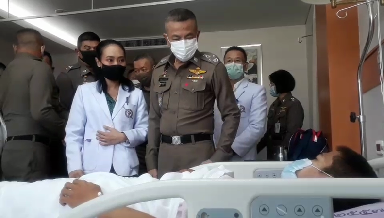 Pol Gen Suwat Jangyodsvisit visited injured crowd control police at police hospital on Sunday (February 14)