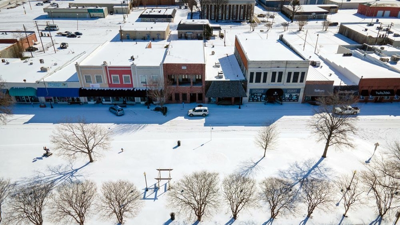 Snow and ice blanket downtown Cleveland, Miss., on Tuesday, Feb. 16, 2021. MUST CREDIT: Photo for The Washington Post by Rory Doyle