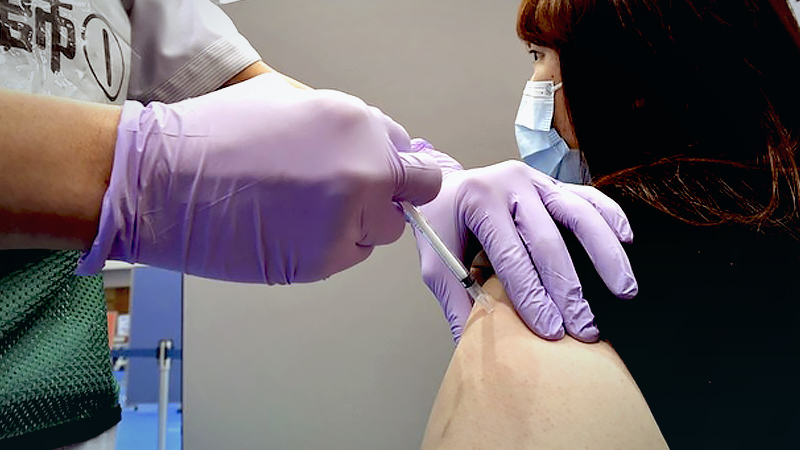 Japan to compile weekly reports on vaccine side effects Japan to compile weekly reports on vaccine side effects