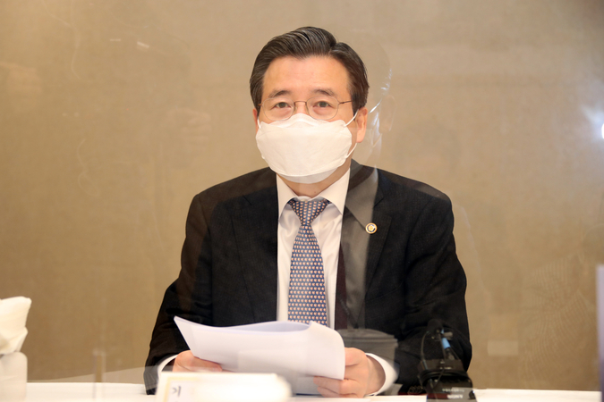 S. Korea to introduce contact-free boarding at airports S. Korea to introduce contact-free boarding at airports