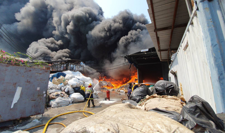 Damage from fire at Samut Prakarn plastic factory estimated at over Bt10 million Damage from fire at Samut Prakarn plastic factory estimated at over Bt10 million