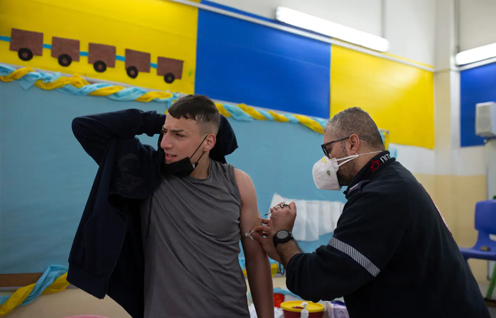 Israel agrees to vaccinate Palestinian workers, Palestinian officials say Israel agrees to vaccinate Palestinian workers, Palestinian officials say