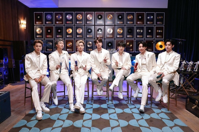 BTS again tops Billboard's Artist 100 chart, sets record as group act BTS again tops Billboard's Artist 100 chart, sets record as group act