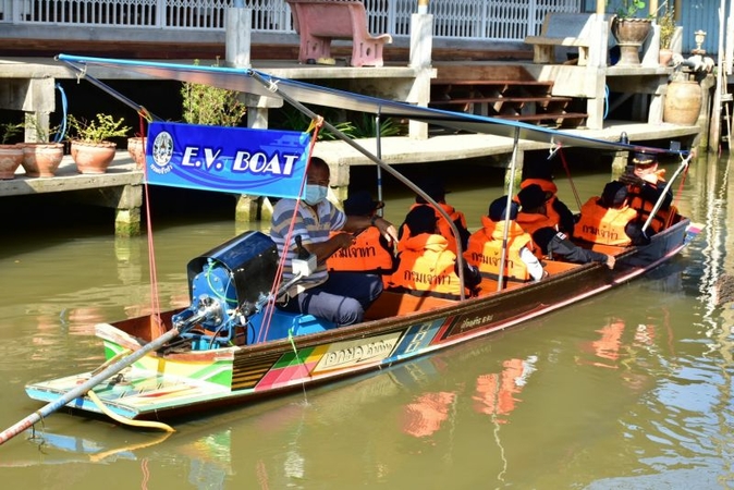 Longtail boats go electric at Thailand’s famous floating market Longtail boats go electric at Thailand’s famous floating market