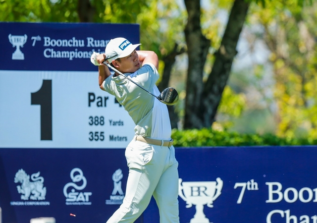 Birdie blitz gives Gunn one-stroke lead Birdie blitz gives Gunn one-stroke lead