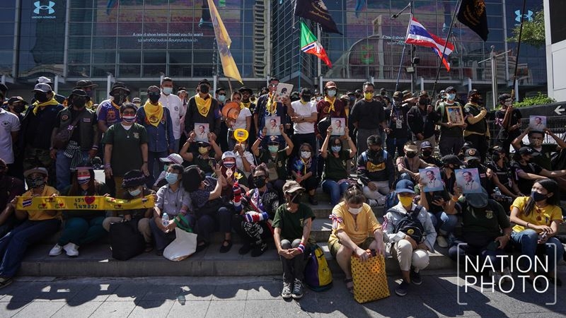 Royalists vow weekly gatherings to pledge loyalty to monarchy Royalists vow weekly gatherings to pledge loyalty to monarchy