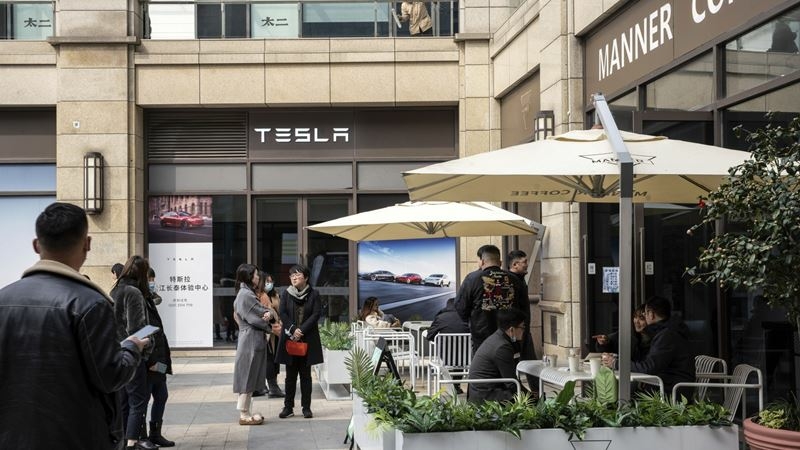 Million-dollar showrooms in malls are the new battleground for China EVs Million-dollar showrooms in malls are the new battleground for China EVs