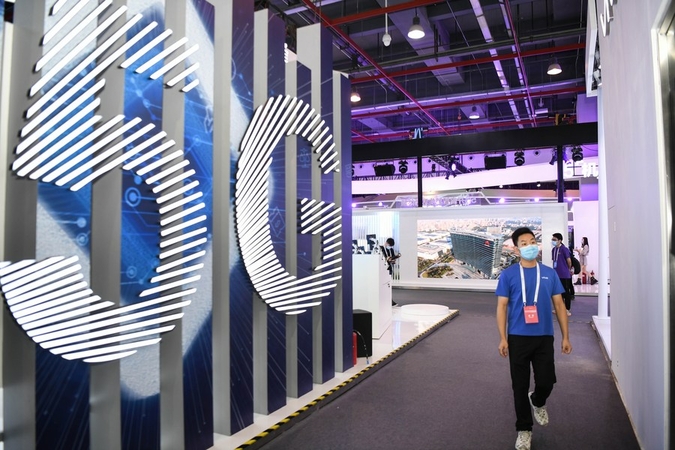 Photo taken on Nov 26, 2020 shows a 5G-themed exhibition held during the World 5G Convention in Guangzhou, South China's Guangdong province. [Photo/Xinhua] 