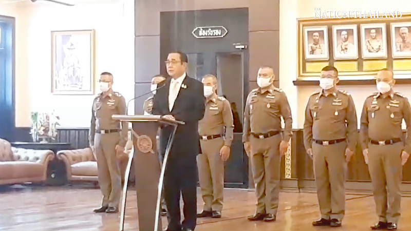 Prayut sorry for spraying press with sanitiser, promises he won’t do it again Prayut sorry for spraying press with sanitiser, promises he won’t do it again