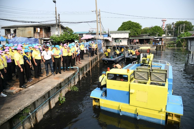 BMA kicks off Bangkok cleaning campaign by tidying up Lam Phak She canal BMA kicks off Bangkok cleaning campaign by tidying up Lam Phak She canal