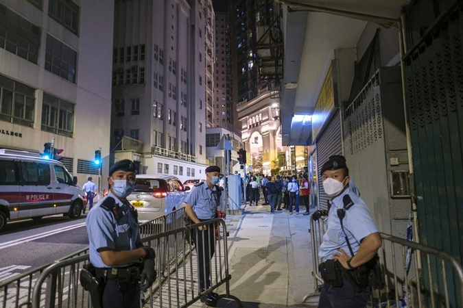 Babies among hundreds in Hong Kong quarantine amid outbreak Babies among hundreds in Hong Kong quarantine amid outbreak