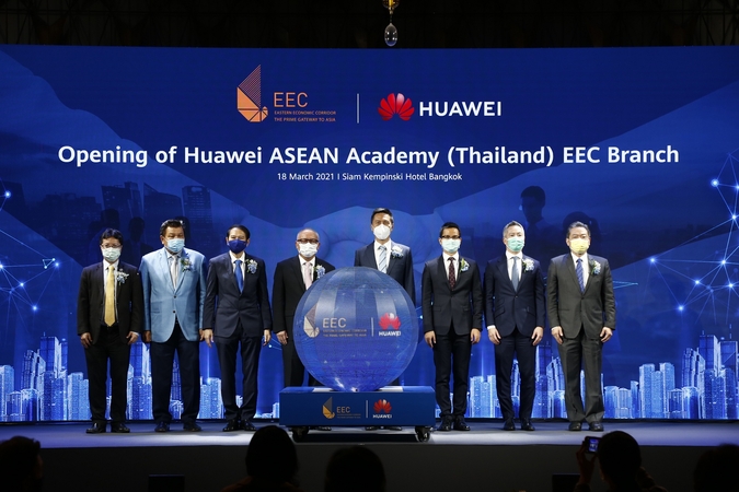 EEC joins hands with Huawei to prepare Thailand for digital future EEC joins hands with Huawei to prepare Thailand for digital future