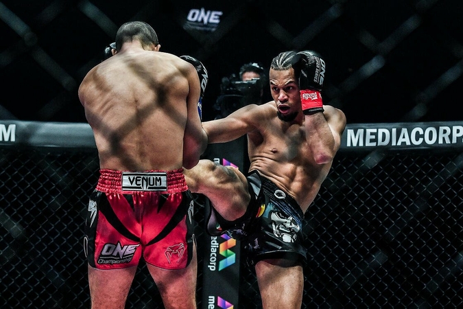 Eersel retains lightweight kickboxing title by unanimous decision Eersel retains lightweight kickboxing title by unanimous decision