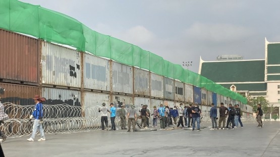 Container wall built around Sanam Luang in anticipation of pro-democracy protests Container wall built around Sanam Luang in anticipation of pro-democracy protests