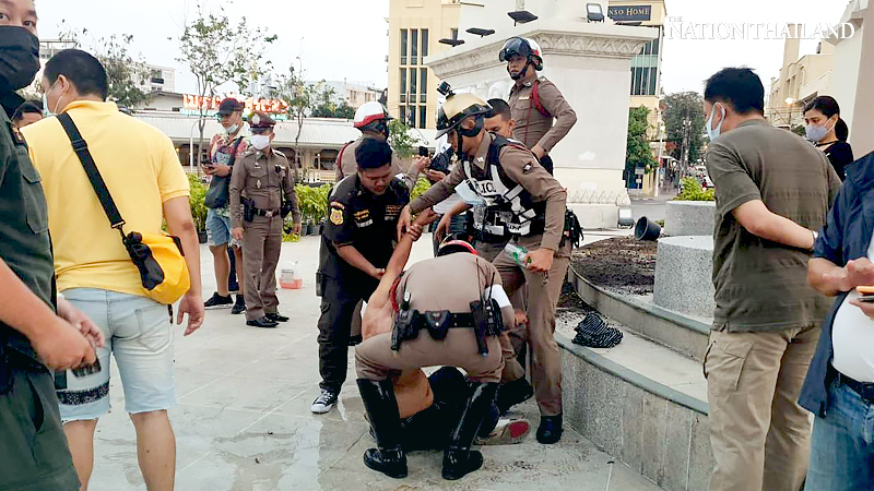 'Depressed' man tries to set fire to Democracy Monument 'Depressed' man tries to set fire to Democracy Monument