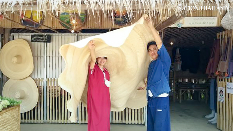 Thai shop weaves world’s biggest bamboo hats Thai shop weaves world’s biggest bamboo hats
