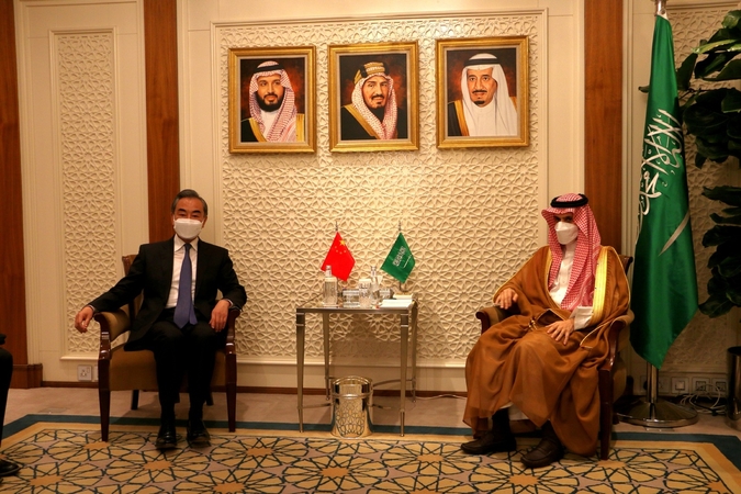 Visiting Chinese State Councilor and Foreign Minister Wang Yi holds talks on Wednesday with his Saudi counterpart Faisal bin Farhan Al Saud in Riyadh, Saudi Arabia. [Photo/Xinhua] 