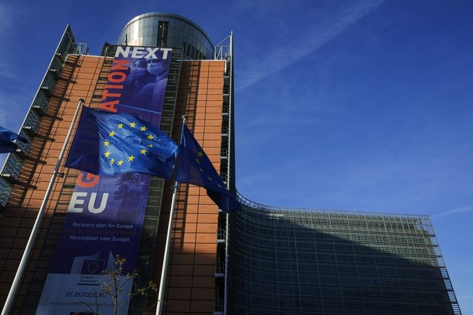European Union flags fly outside the Berlaymont building in Brussels, on Dec. 18, 2020. MUST CREDIT: Bloomberg photo by Olivier Matthys.