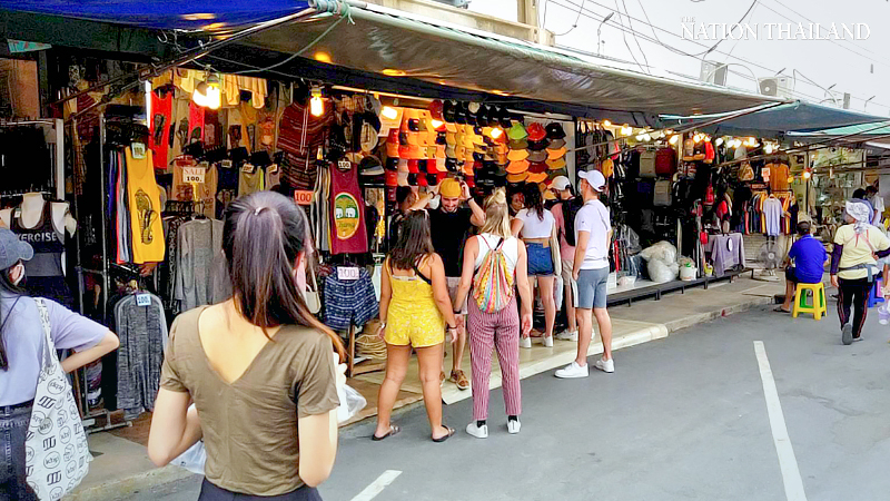 Chatuchak Market set to open six days a week by mid-April Chatuchak Market set to open six days a week by mid-April