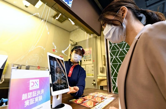 Payment system using face recognition at Tokyo Dome (The Yomiuri Shimbun)