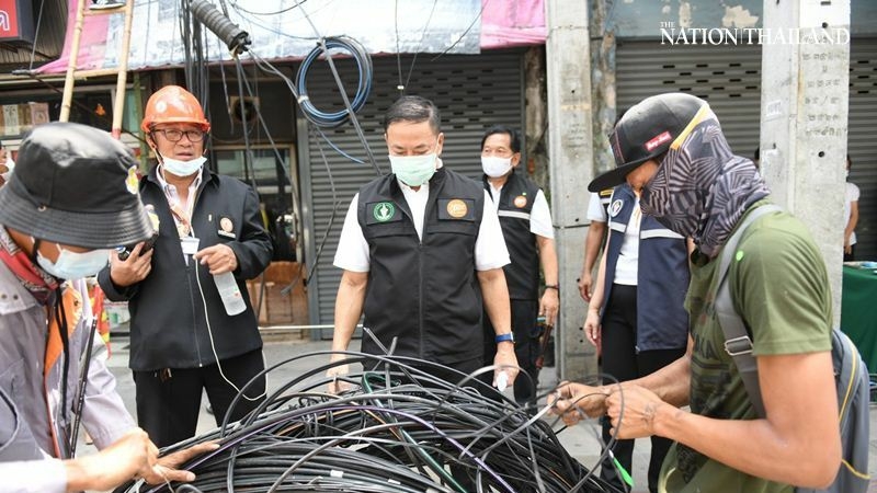 Bangkok clears jungle of cables hanging over Charansanitwong Road Bangkok clears jungle of cables hanging over Charansanitwong Road