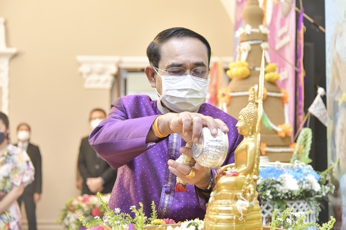 PM conducts Songkran rite ahead of 'dry' festival next month PM conducts Songkran rite ahead of 'dry' festival next month