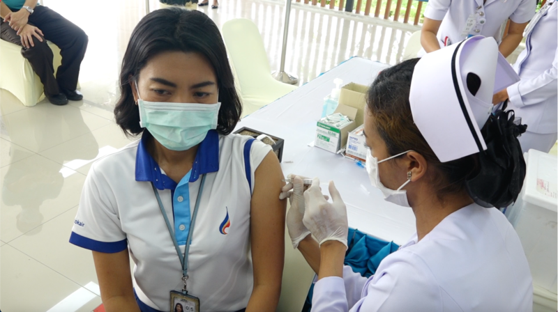 Samui Airport employees getting Covid-19 vaccines in preparation for reopening Samui Airport employees getting Covid-19 vaccines in preparation for reopening