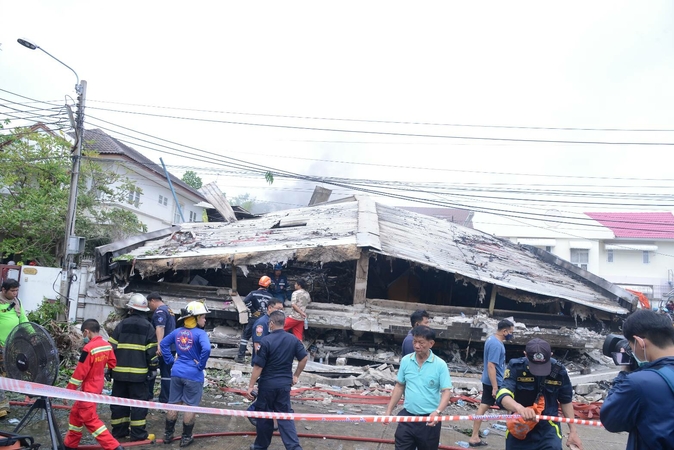 Four rescuers among five killed in building collapse in Bangkok Four rescuers among five killed in building collapse in Bangkok