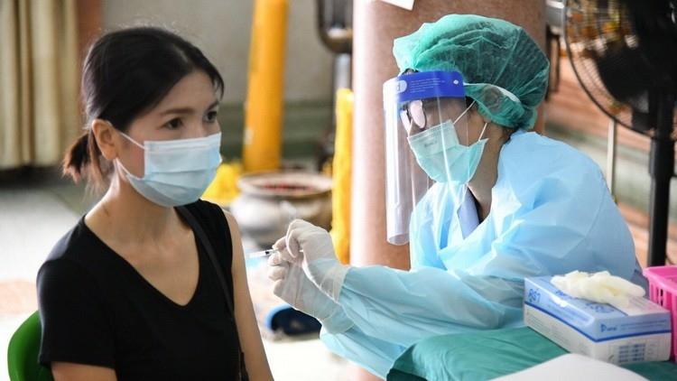 1,400 people vaccinated in Bangkok’s Bang Khun Thian district 1,400 people vaccinated in Bangkok’s Bang Khun Thian district