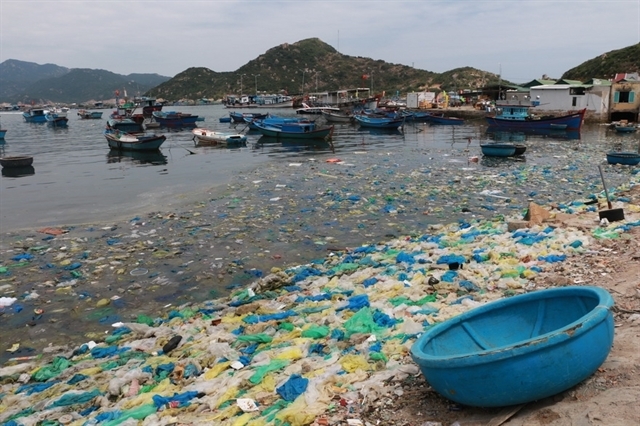  Plastic waste on Cam Bình Island, Cam Ranh, the south-central provine of Khánh Hoà in 2019. — VNA/VNS Photo Dương Chí Tường