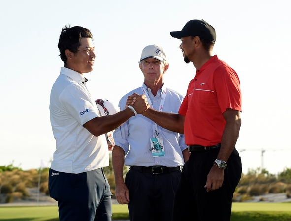 Tiger Woods (right) and HIdeki Matsuyama at the 2016 Hero World Challenge.  (Credit to Getty Images)