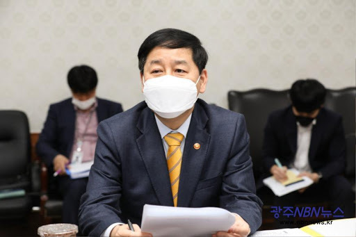 S. Korea convenes emergency meeting on Japan's decision to release water from Fukushima S. Korea convenes emergency meeting on Japan's decision to release water from Fukushima