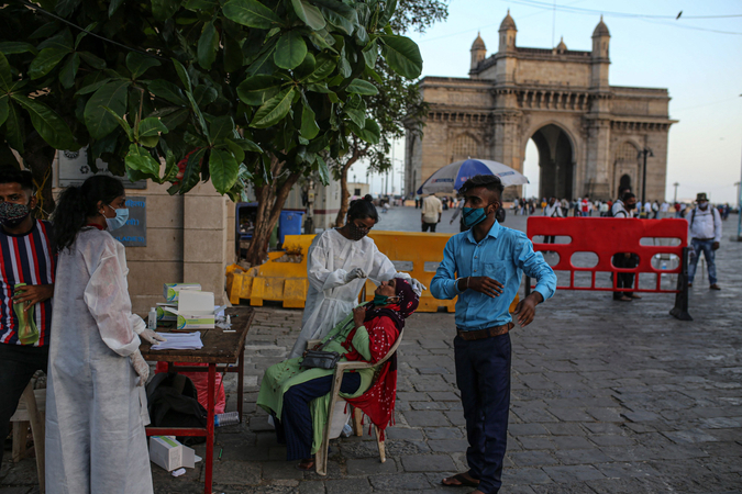 Bodies pile up at India crematoriums overwhelmed by virus surge Bodies pile up at India crematoriums overwhelmed by virus surge