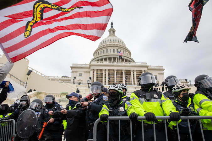 Pro-Trump protesters clash with police during the tally of electoral votes on Jan. 6. Photo by Amanda Andrade-Rhoades for The Washington Post.