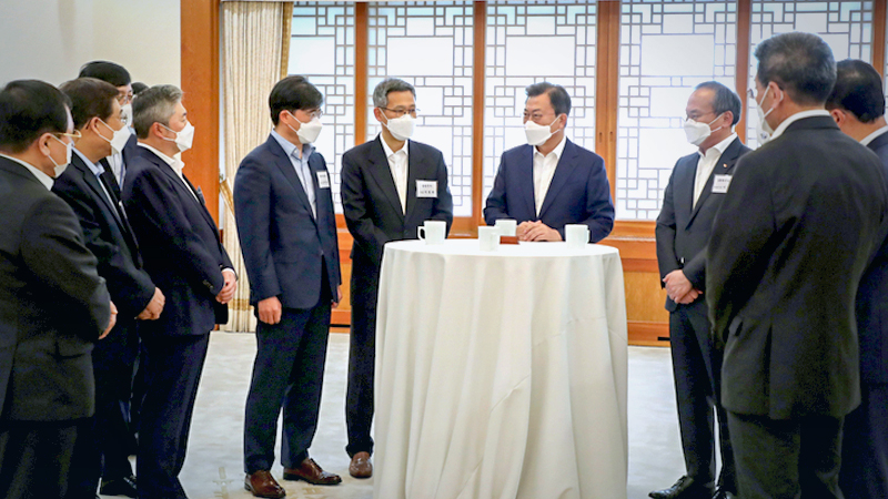Korea must lead global chip supply chain: Moon Korea must lead global chip supply chain: Moon