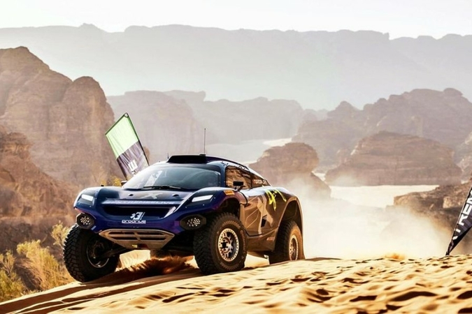 An only-electric vehicle runs in the desert in Saudi Arabia as Extreme E, an off-road endurance racing series of electric vehicles, started on April 3. (Courtesy of the Extreme E organizer)