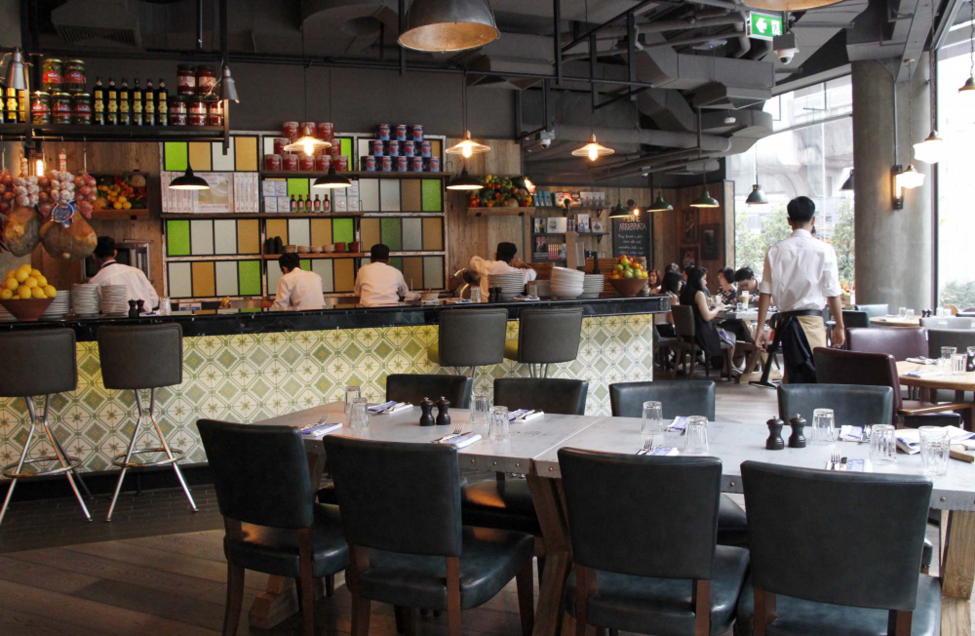  Benvenuto! Jamie arrives in Bangkok