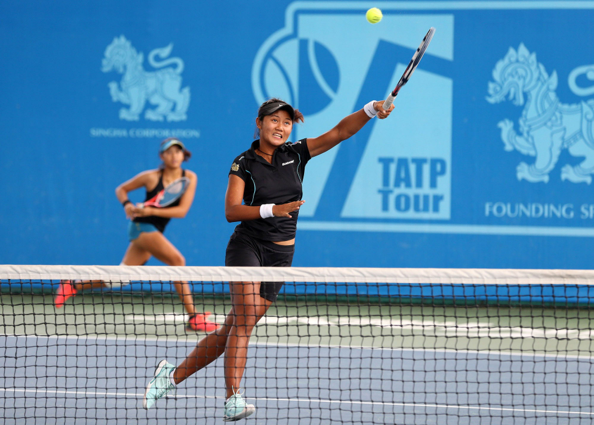 Upset minded Pol faces Wishaya in final